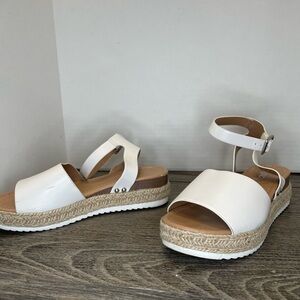 SODA child White Espadrille Sandals size 4. Flatform wedge open toe. Pre-owned